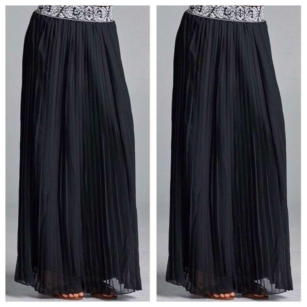 BLACK PLEATED MAXI SKIRT
